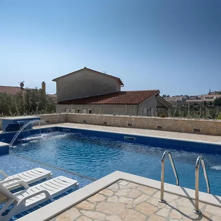 Kalista Istriana Πούλα